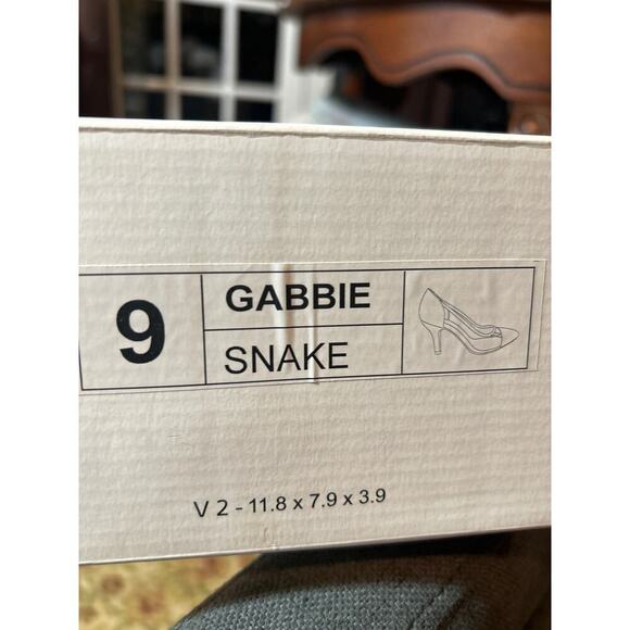 Journee Women 9 Gray Genuine Leather Gabbie Snake‎ Embossed Pointed Toe Pump - Picture 14 of 14